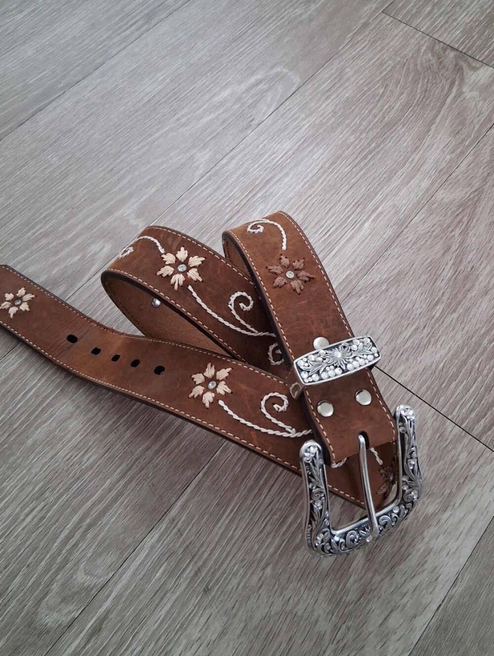 Nocona Ladie's Rhinestone Floral Embroidery Embellished Leather Western Belt